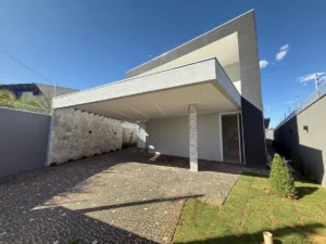 Casa 4 Suítes e Energia Solar