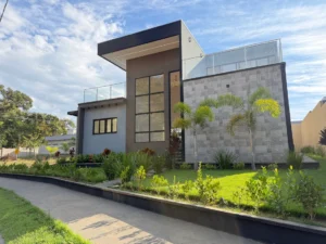 Casa com 4 Suítes