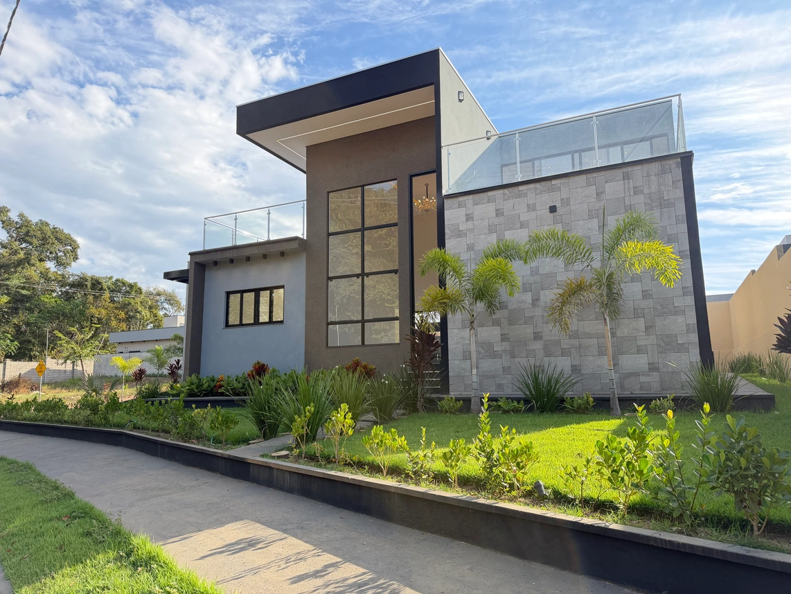 Casa com 4 Suítes